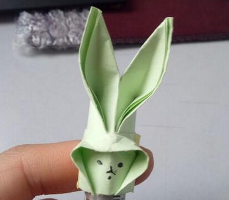 折纸小兔子笔帽的折法图解